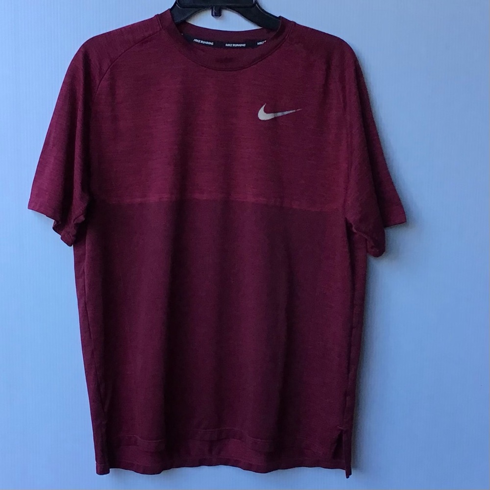Nike Maroon Red Crew Neck T-Shirt Size L.